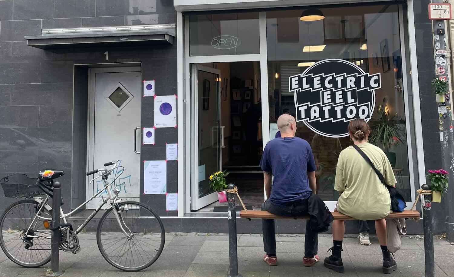 Aussenansicht - Ausstellung Chris Cabrim offene Ateliers Köln 2024 bei Electric Eel Tattoo